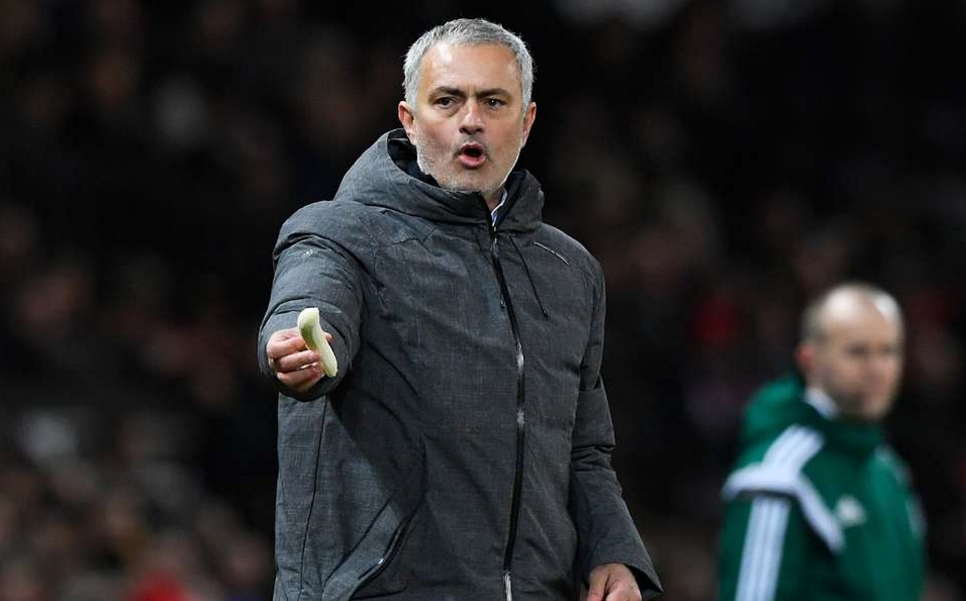 O Μουρίνιο έδωσε εξήγηση για τη μπανάνα του Ρόχο (vid)