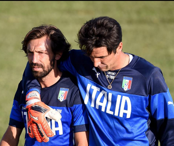 “Προσκυνάει” τον Μπουφόν ο Πίρλο!