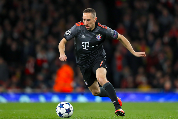 «Ο Ριμπερί νομίζει ότι είναι ο Κριστιάνο ή ο Μέσι»