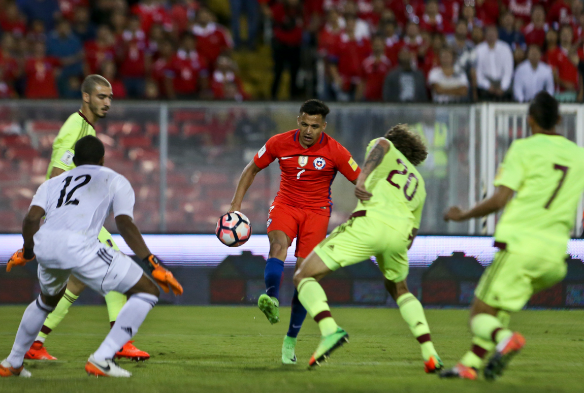 Συστημένη στο “παραθυράκι” από τον Αλέξις (vid)