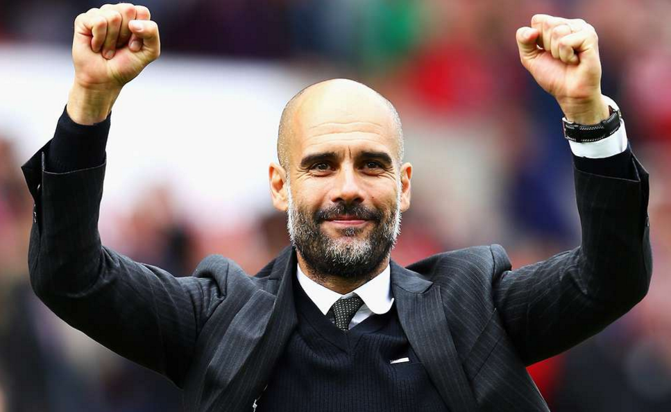 Κοιτάζει τρεις Άγγλους ποδοσφαιριστές ο Γκουαρντιόλα