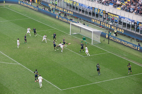 Σοκαρίστηκαν οι φίλοι της Ίντερ με το γκολ του Ζαπάτα στο 97′ (pic)