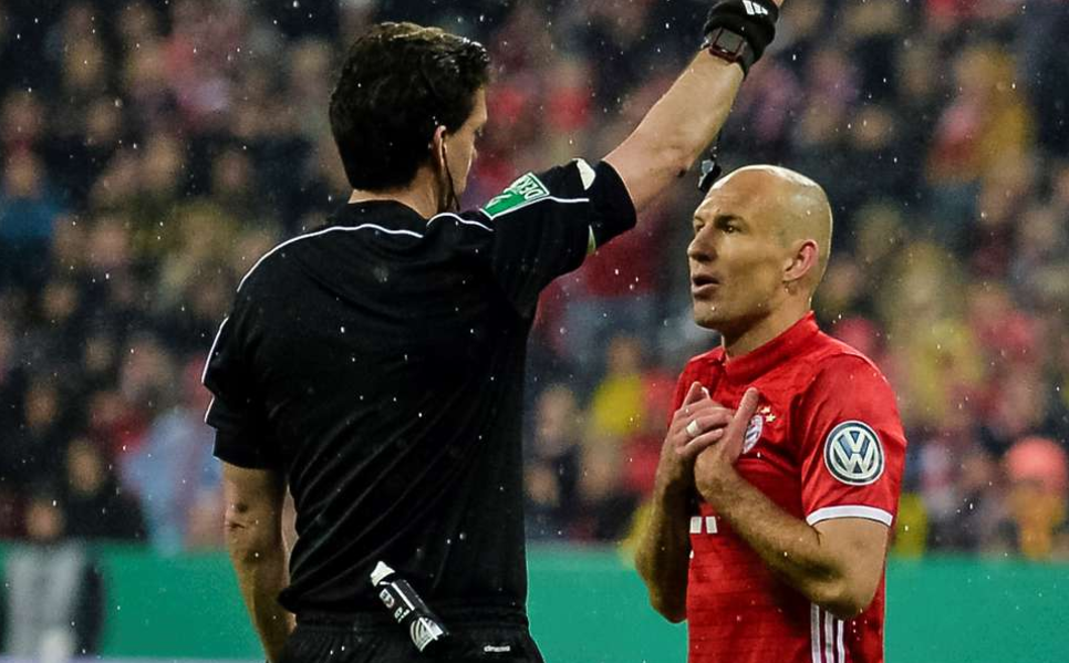 Η πρωτοφανής κίτρινη κάρτα του Ρόμπεν (vid)