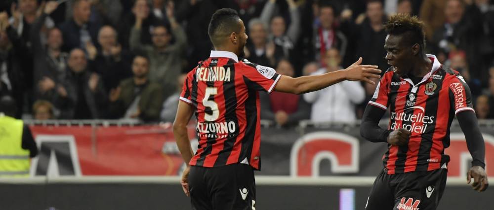 Παραλίγο να πάρει τα πόδια στα… χέρια ο Μπαλοτέλι! (vid)