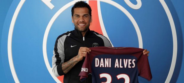 Εκπληκτικό φάουλ από τον Ντάνι Άλβες