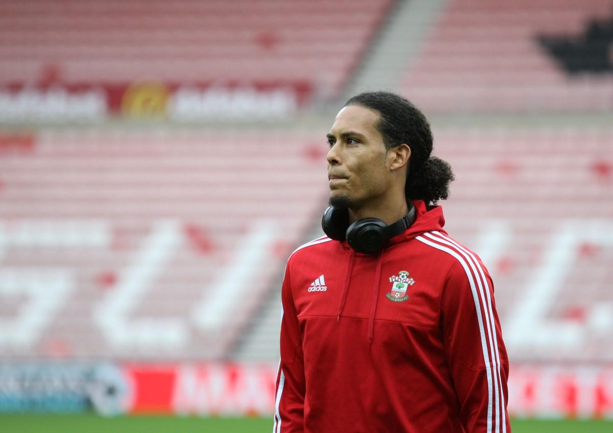 Χεντ έρχεται Φαν Ντάικ φεύγει