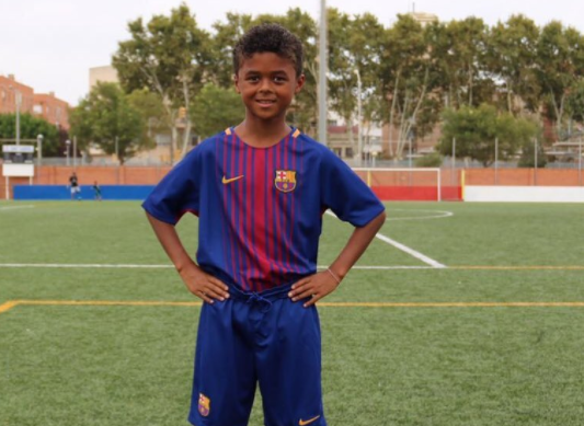 To μήλο κάτω από την μηλιά