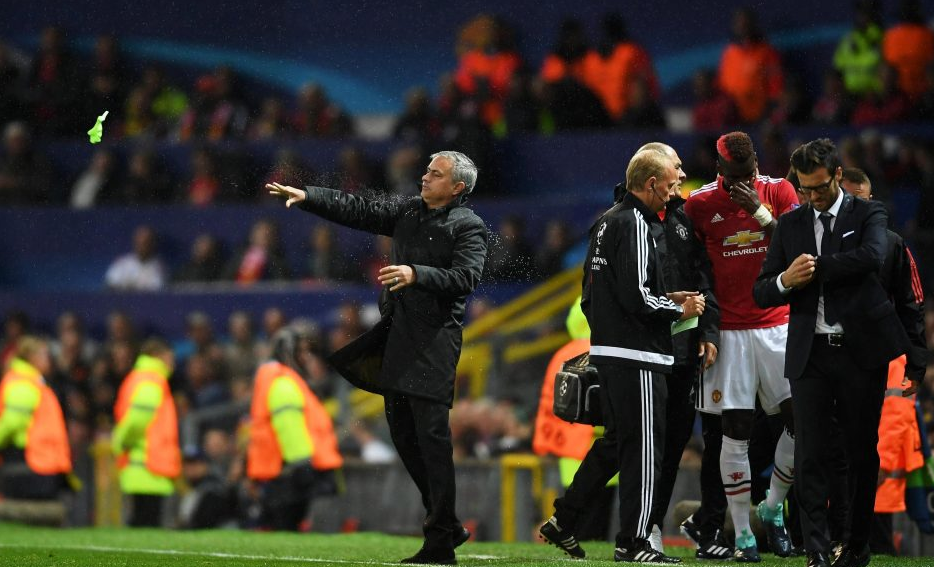 “Βράζει” με τον Πογκμπά ο Μουρίνιο