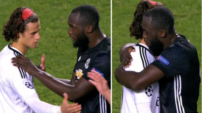 H παρηγοριά του Λουκακού στον άπειρο γκολκίπερ της Μπενφίκα (vid)