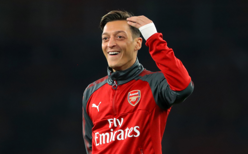 Ο Οζίλ αποκάλυψε στους συμπαίκτες του την επόμενη ομάδα του