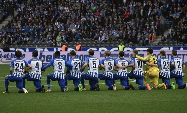 Γονάτισαν για τους παίκτες του NFL οι παίκτες της Χέρτα