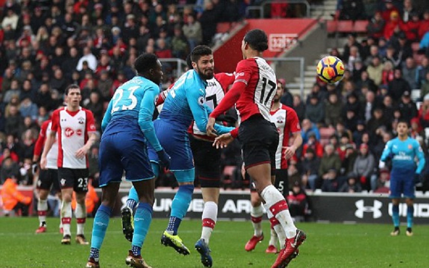 Είχε «άγιο» Ζιρού η Άρσεναλ! (vid)