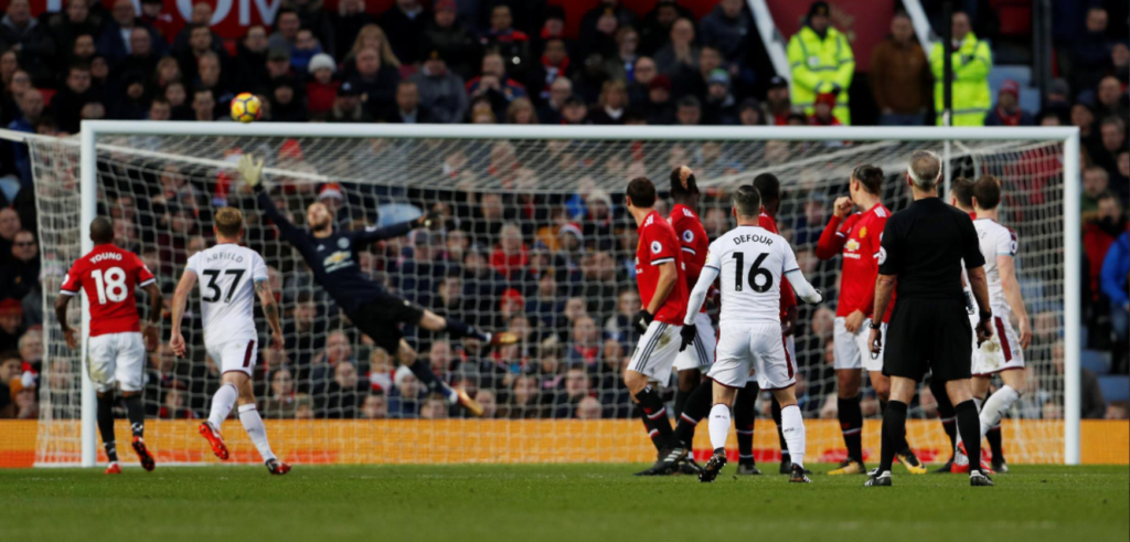 Η “ζωγραφιά” του Ντεφούρ κόντρα στη Γιουνάιτεντ (vid)