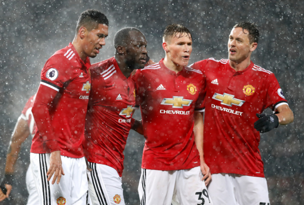 Νέβιλ: “Γι΄αυτό δεν πανηγύρισε το γκολ του ο Λουκάκου”