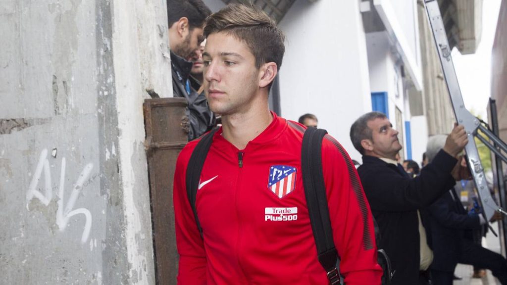 Κουνάει μαντίλι ο Βιέτο