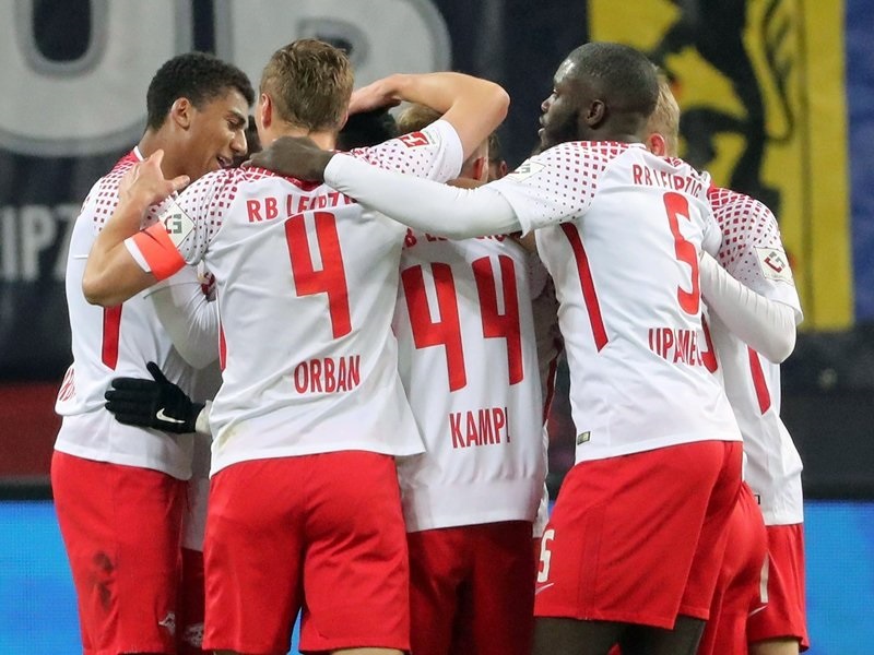 Τριάρα στη Σάλκε και μόνη δεύτερη η Λειψία! (vid)