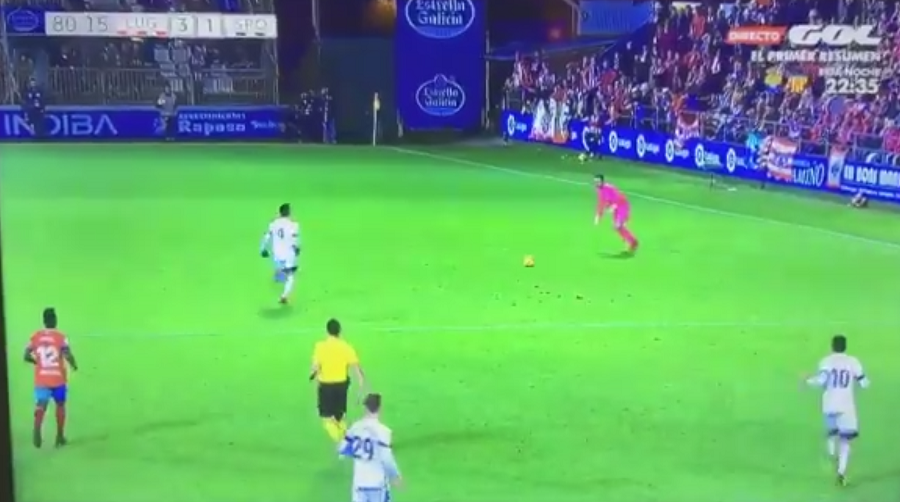 Τι έβαλε ο άνθρωπος! Τερματοφύλακας σκόραρε από το κέντρο του γηπέδου (vid)