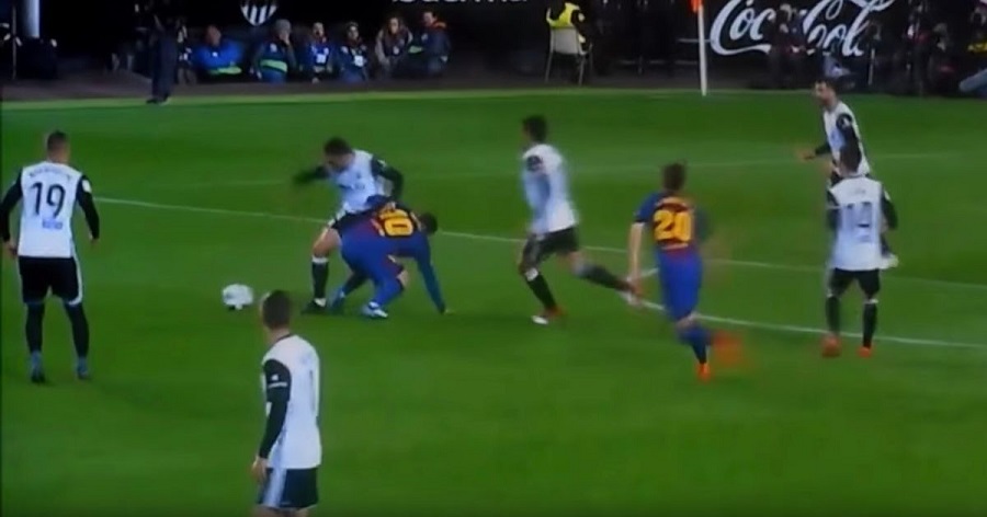 Πήρε τη φανέλα του Μέσι για να τον σταματήσει ο Κοκλέν! (vid)