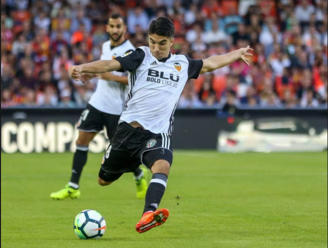 Γιουνάιτεντ και Ρεάλ «σκοτώνονται» για παίκτη της Βαλένθια