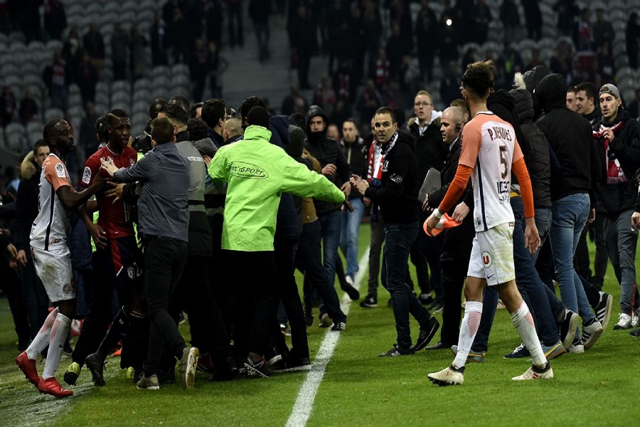 Η Λίλ μήνυσε τους οπαδούς της!