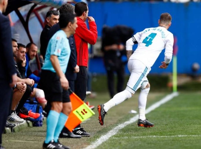 Η στιγμή που ο Ράμος παίρνει άδεια για… τουαλέτα (vid)