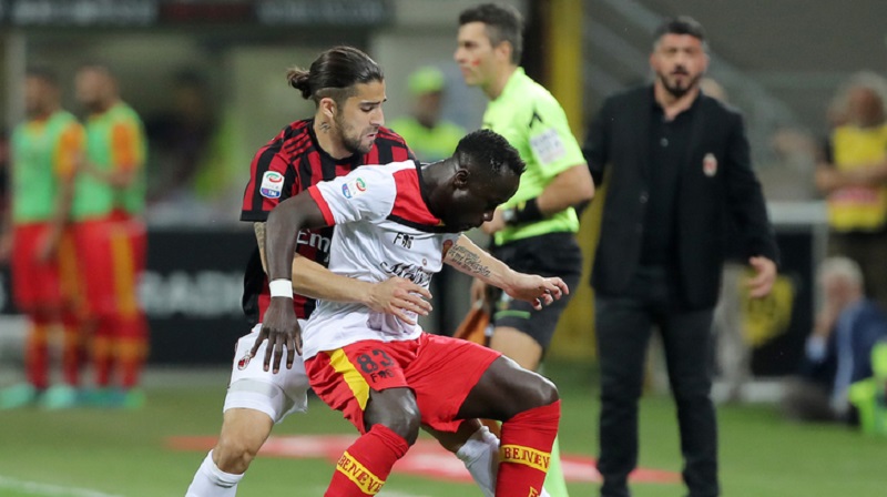 ΣΟΚ για τη Μίλαν, έχασε εντός έδρας από την Μπενεβέντο!