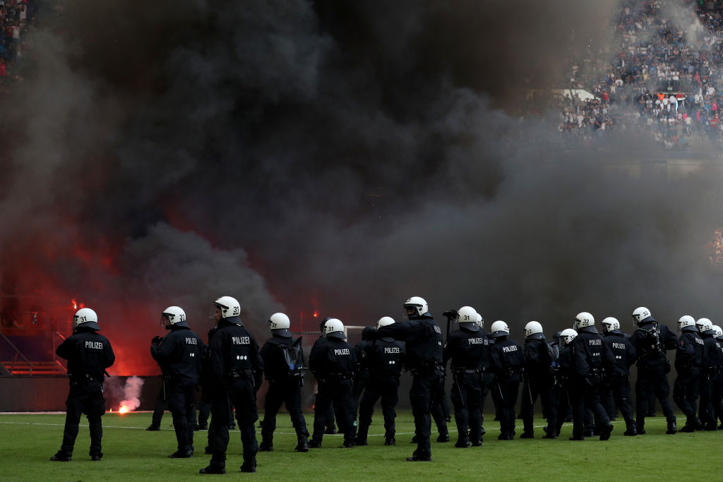 Πανικός μετά τον υποβιβασμό του Αμβούργου