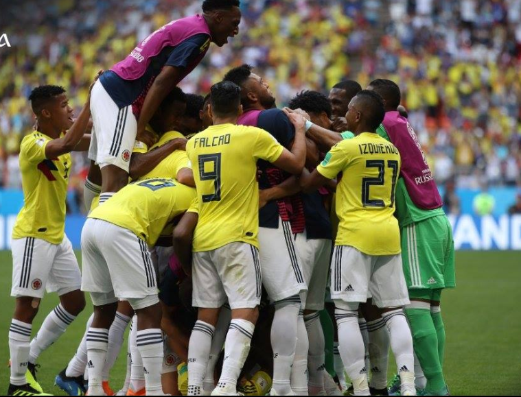 Έξυπνη εκτέλεση φάουλ του Κιντέρο και 1-1 η Κολομβία (vid)