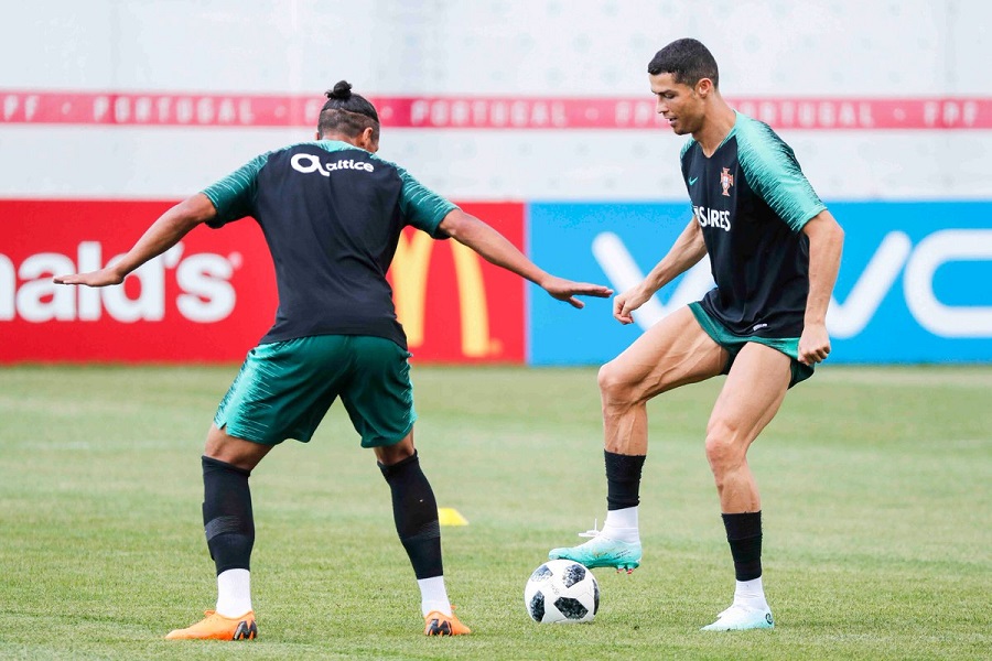 Τους κάνει πλάκα και στην προπόνηση ο Ρονάλντο (vid)