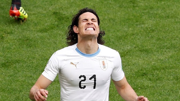 “Έσπασε” το δοκάρι η φαουλάρα του Καβάνι (vid)