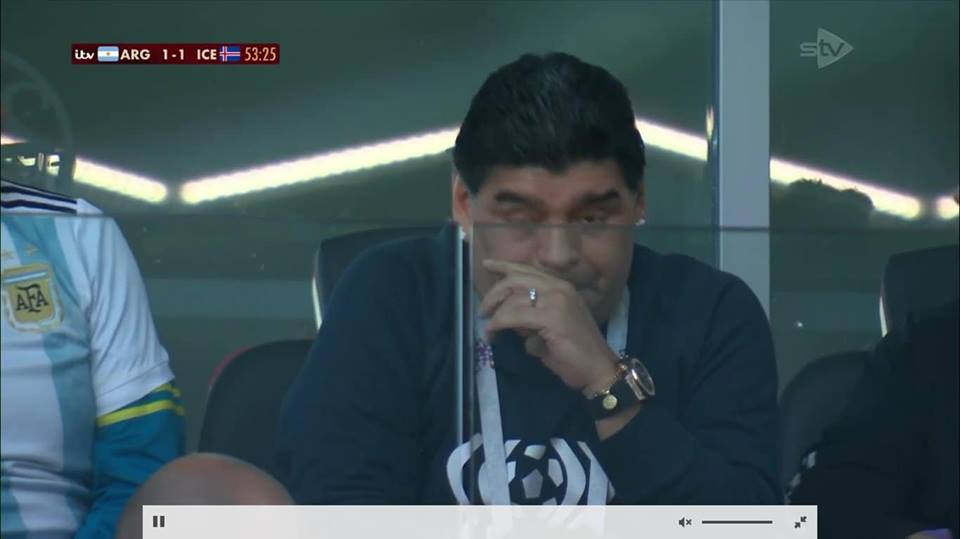 Πανηγύρισε με κ#λοδαχτυλα ο Μαραντόνα (vid)