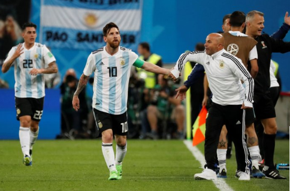 O Σαμπαόλι ρωτούσε τον Μέσι τι αλλαγές να κάνει (vid)