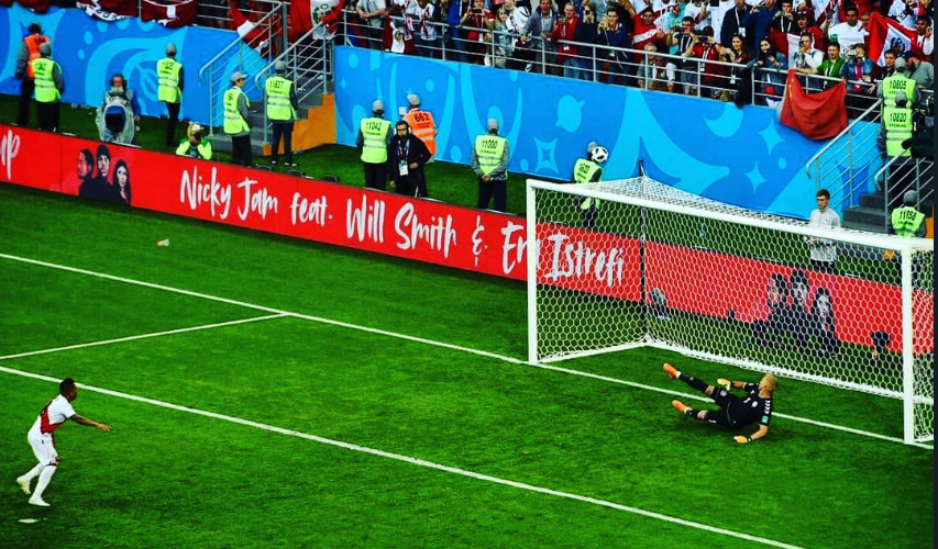 Στα…περιστέρια το πέναλτι του Περού (vid)