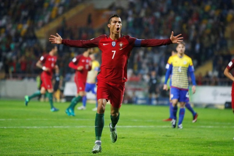 Δεν μπορεί να μην βλέπει τη σημαία της Πορτογαλίας ο Κριστιάνο! (pics)