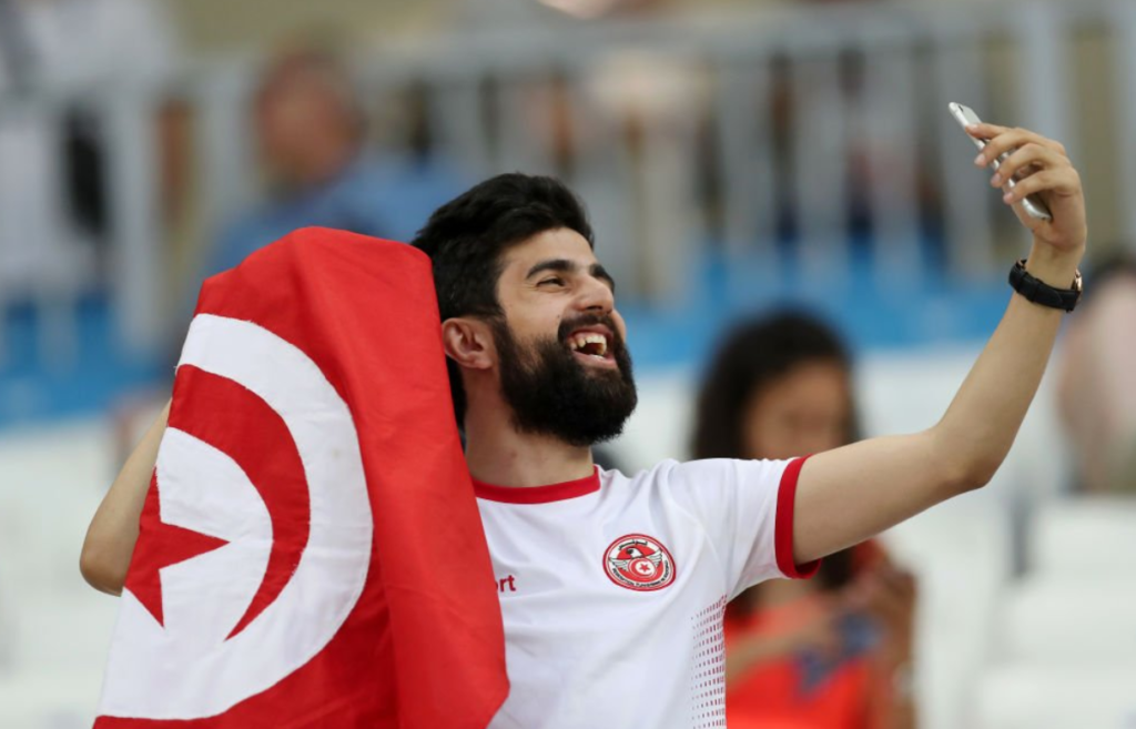 «Κοκκίνισαν» οι δρόμοι από τους Τυνήσιους! (vid)