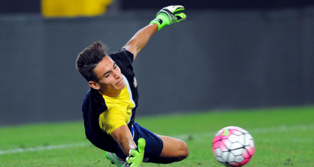 Χτύπησε ο Μέρετ, βασικός ο Καρνέζης