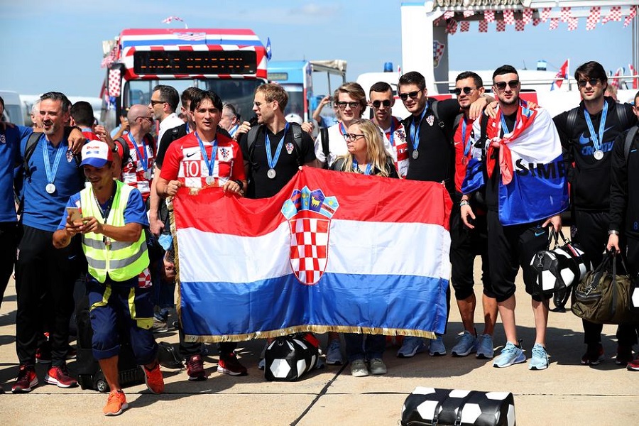 Υποδοχή ηρώων για τους Κροάτες! (pics/vids)