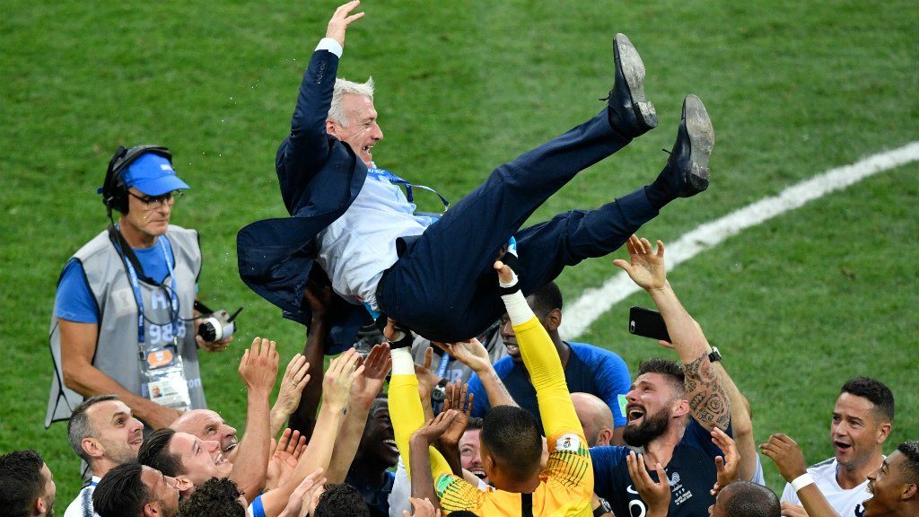 Συνέντευξη τύπου θέλατε; Πανηγύρι οι «Τρικολόρ»