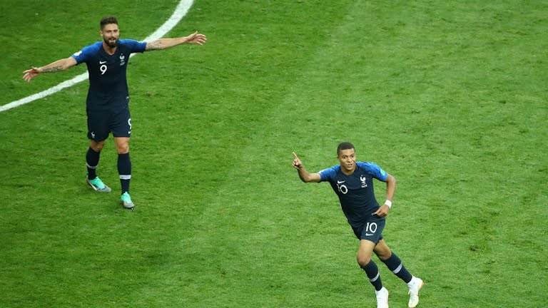 Σκοράρει και γράφει ιστορία ο Εμπαπέ (vid)