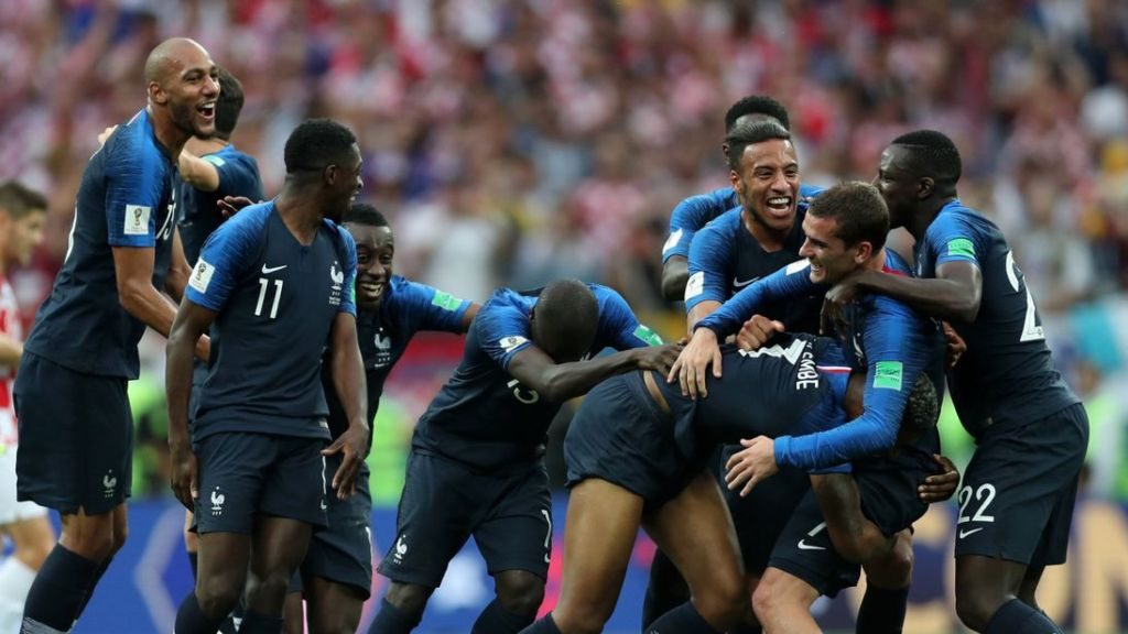 Αποθέωση του γαλλικού τύπου στους «Τρικολόρ»