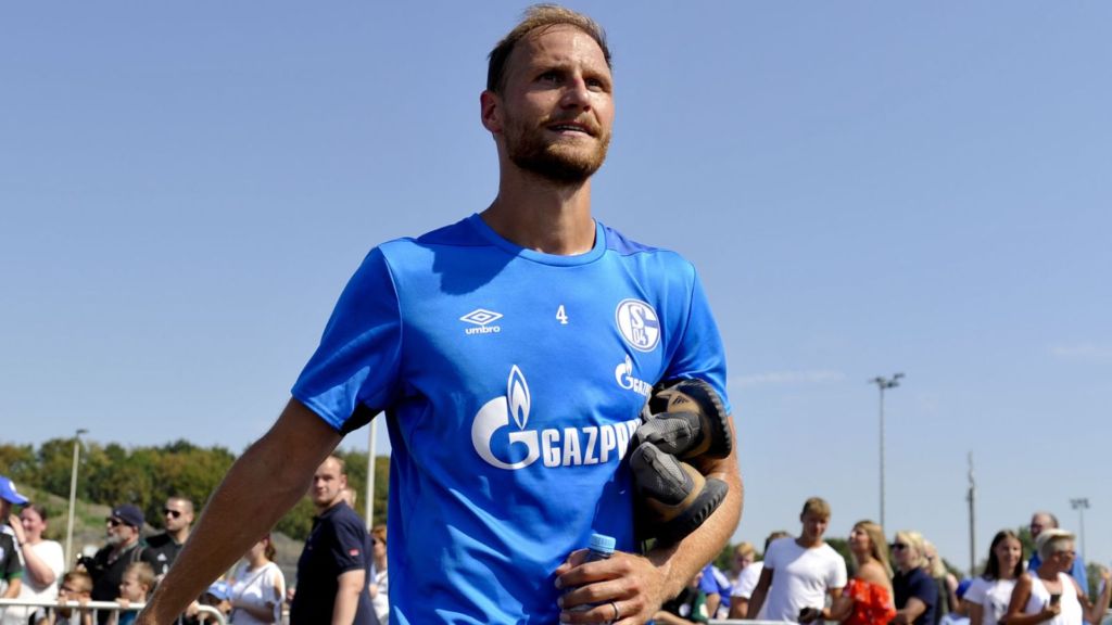 “Τελειώνει” από τη Σάλκε ο Χέβεντες