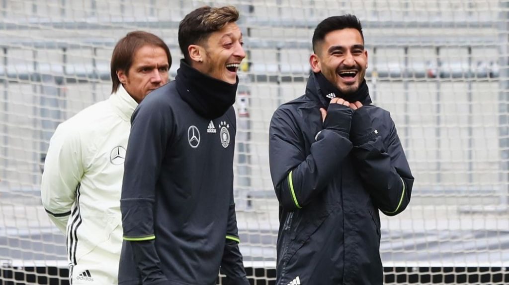 Υπέρ του Οζίλ ο Γκουντογκάν, αλλά μένει στην Εθνική