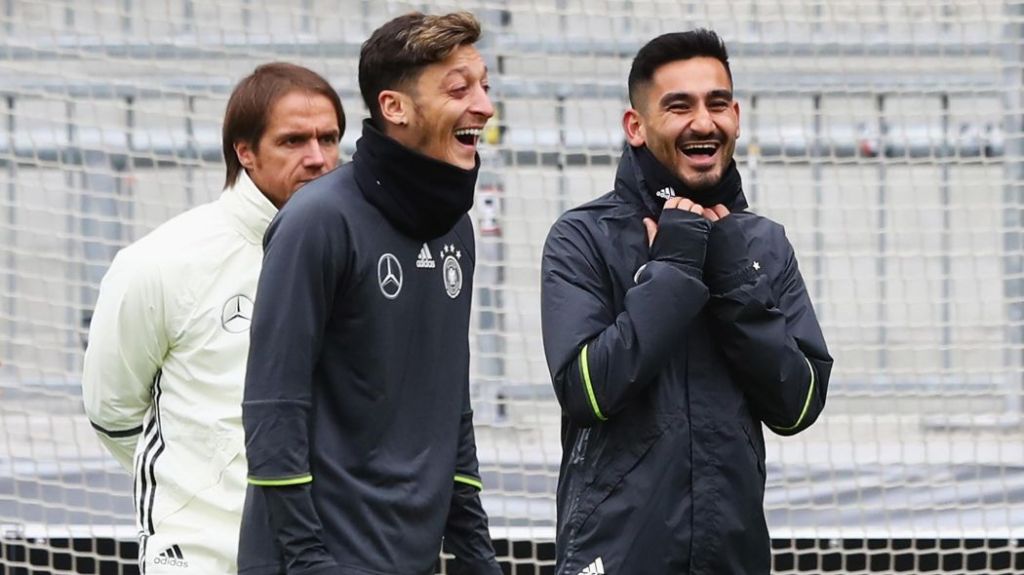 Υπέρ του Οζίλ ο Γκουντογκάν, αλλά μένει στην Εθνική