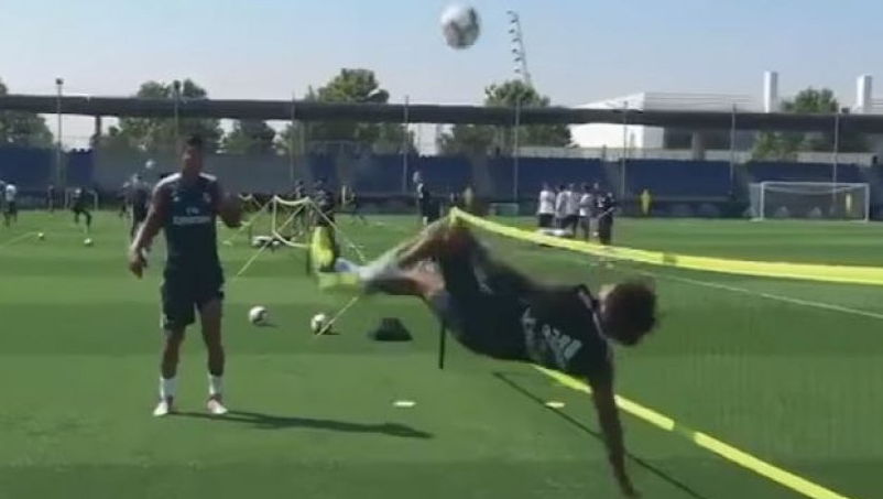 “Αεροπλανικό” του Μαρσέλο σε ποδοβόλεϊ της Ρεάλ (vid)