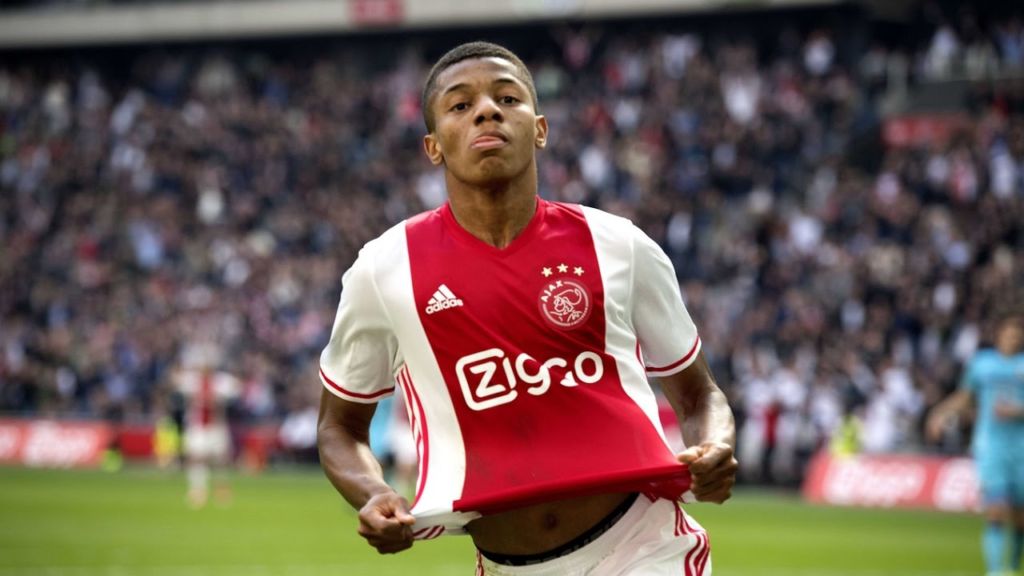 Νέρες: “Με προσέγγισαν Ντόρτμουντ και Ρόμα”