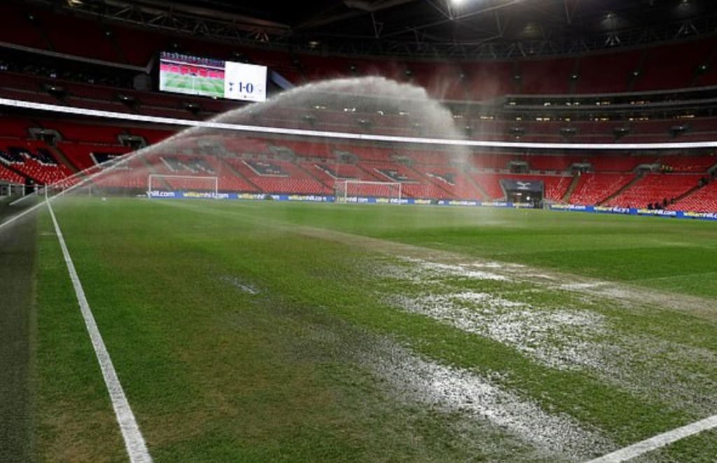 Το «Γουέμπλεϊ» μετατράπηκε σε… χωράφι! (pics)