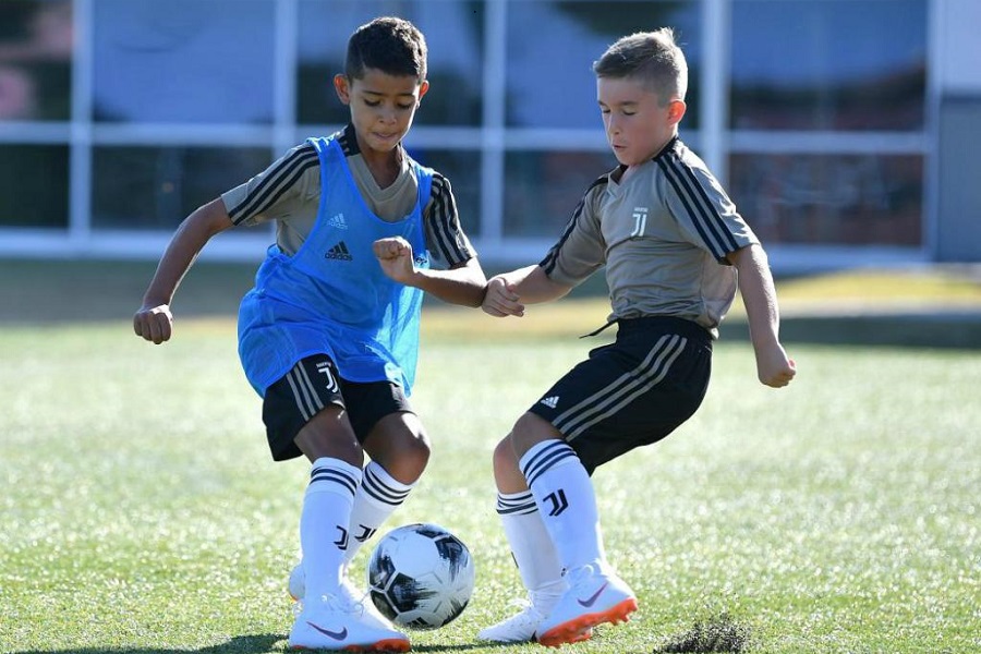 Μοιράζει μαγεία και ο Ρονάλντο jr! (vid)