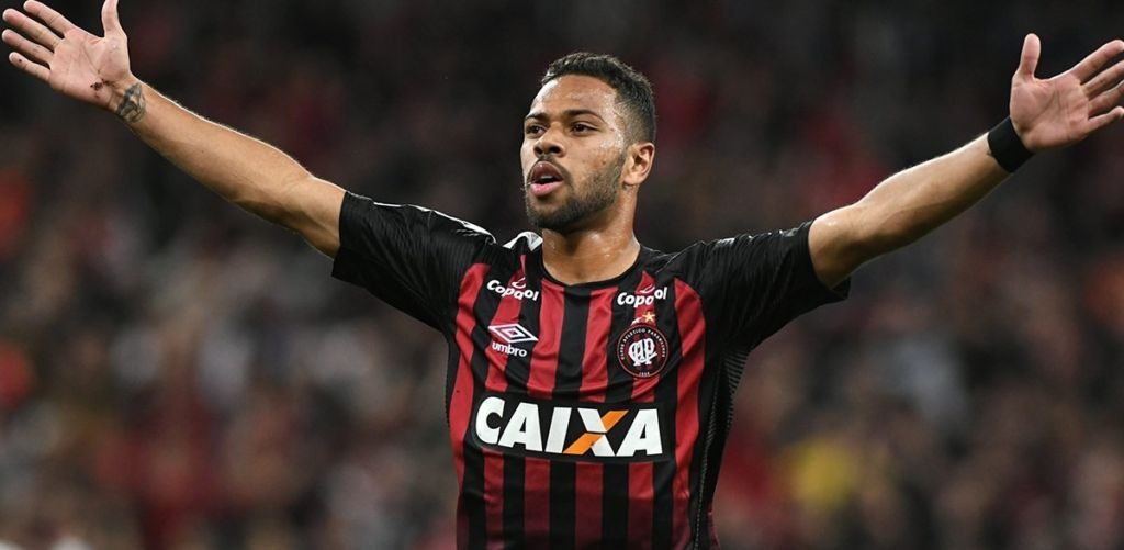 Στη Βραζιλία για αριστερό μπακ η “Γιούβε”