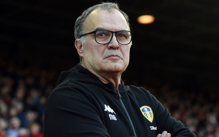 Τρελός και με… χαρτί ο Μπιέλσα! Το πήρε πάνω του το θέμα του κατασκόπου! (vid)