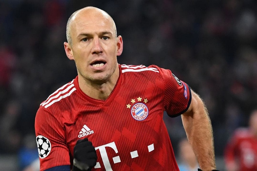 Ασία καλεί Ρόμπεν, δεν έχει αποφασίσει ο Ολλανδός!